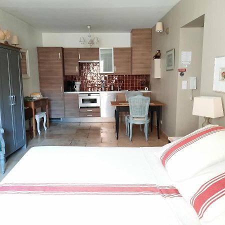 Apartamento Un Coin De Luberon LʼIsle-sur-la-Sorgue Exterior foto