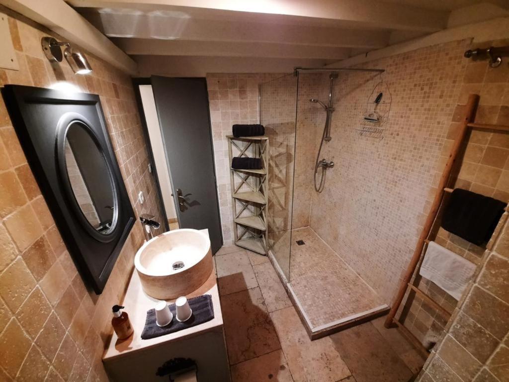 Apartamento Un Coin De Luberon LʼIsle-sur-la-Sorgue Exterior foto