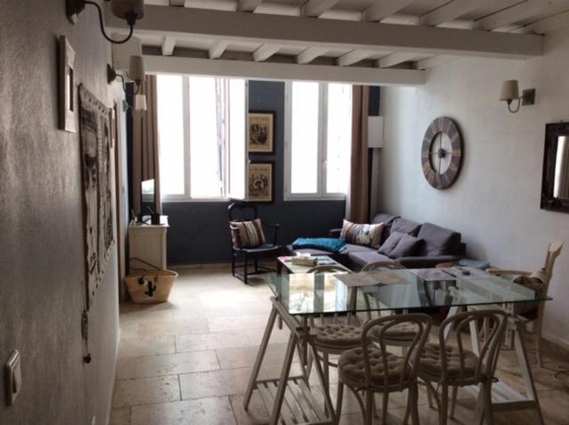 Apartamento Un Coin De Luberon LʼIsle-sur-la-Sorgue Exterior foto