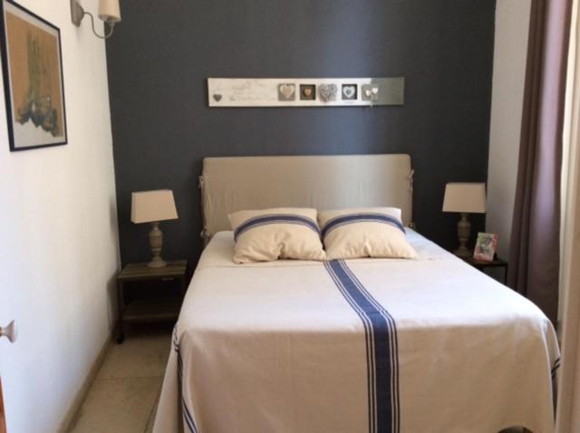 Apartamento Un Coin De Luberon LʼIsle-sur-la-Sorgue Exterior foto