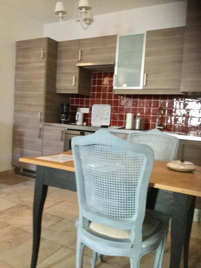 Apartamento Un Coin De Luberon LʼIsle-sur-la-Sorgue Exterior foto