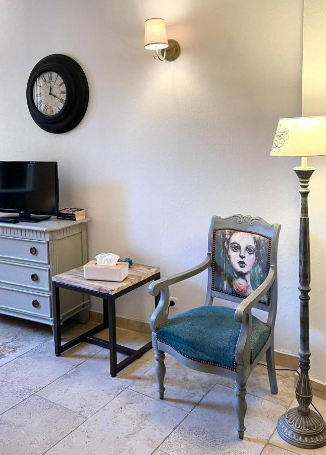 Apartamento Un Coin De Luberon LʼIsle-sur-la-Sorgue Exterior foto