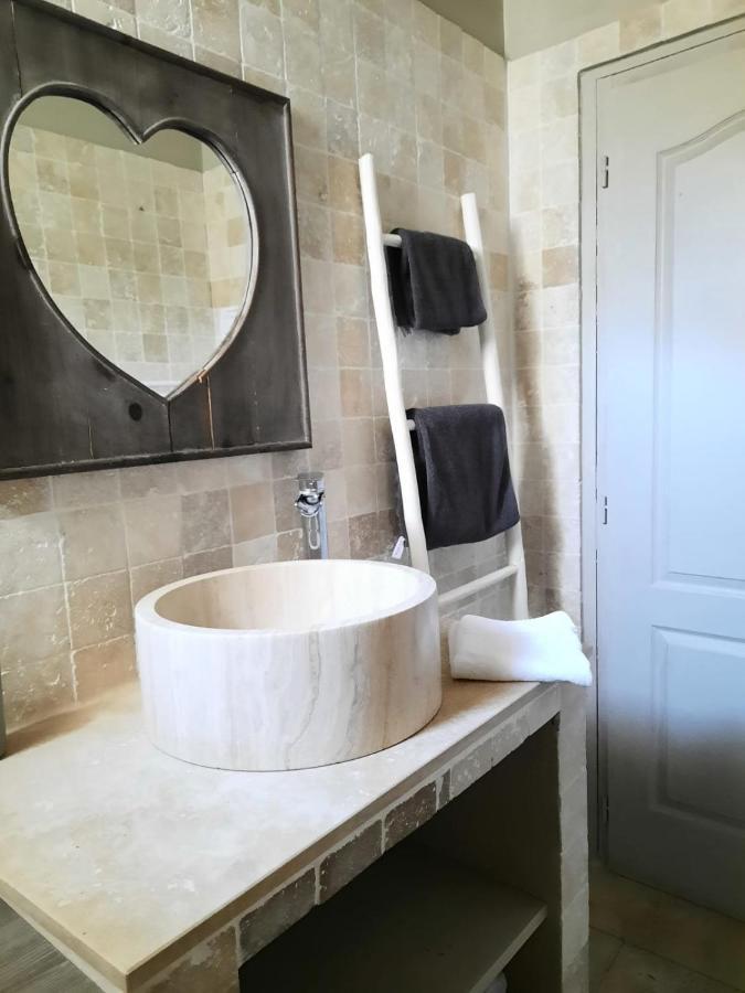 Apartamento Un Coin De Luberon LʼIsle-sur-la-Sorgue Exterior foto