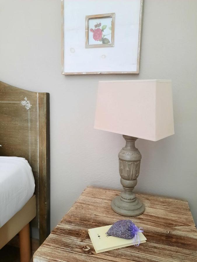 Apartamento Un Coin De Luberon LʼIsle-sur-la-Sorgue Exterior foto
