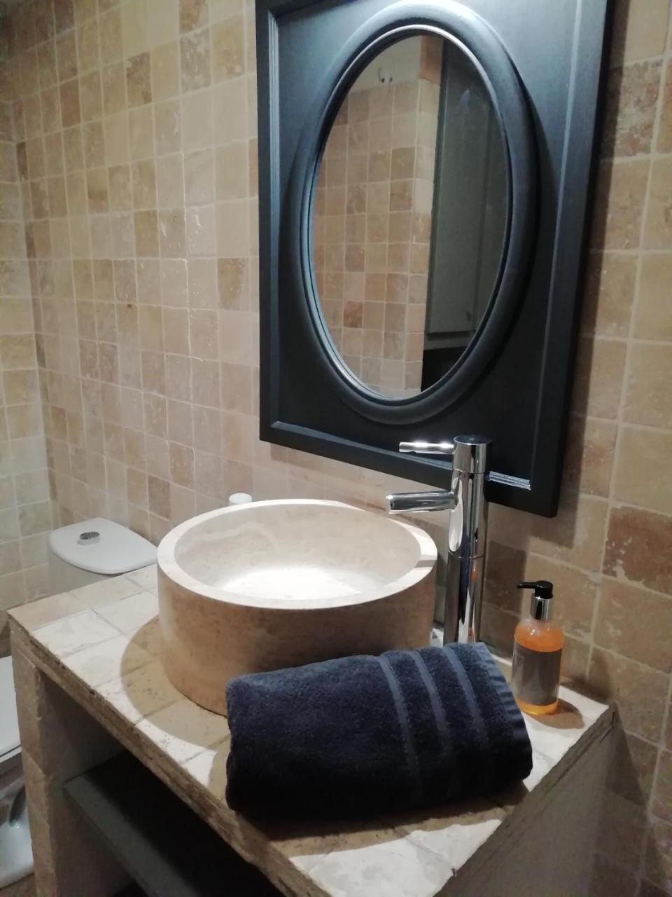 Apartamento Un Coin De Luberon LʼIsle-sur-la-Sorgue Exterior foto
