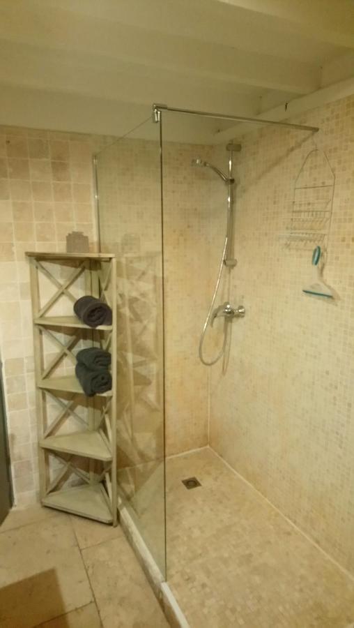 Apartamento Un Coin De Luberon LʼIsle-sur-la-Sorgue Exterior foto