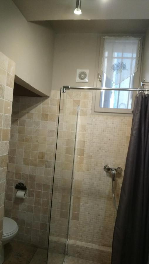 Apartamento Un Coin De Luberon LʼIsle-sur-la-Sorgue Exterior foto